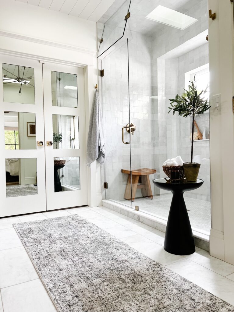 primary bathroom with a runner-style area rug